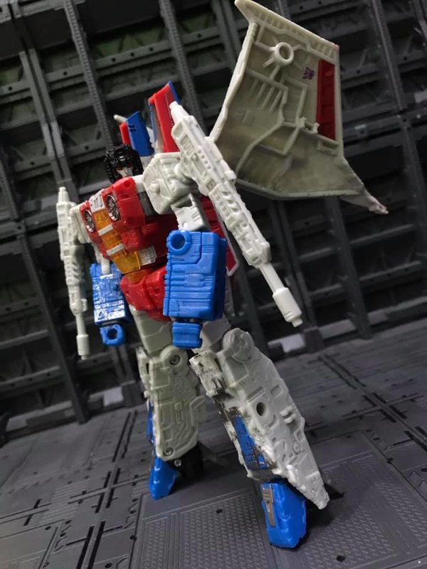 Transformers Siege Wave 2 Voyagers Soundwave And Starscream In Hand Photos 11 (11 of 16)